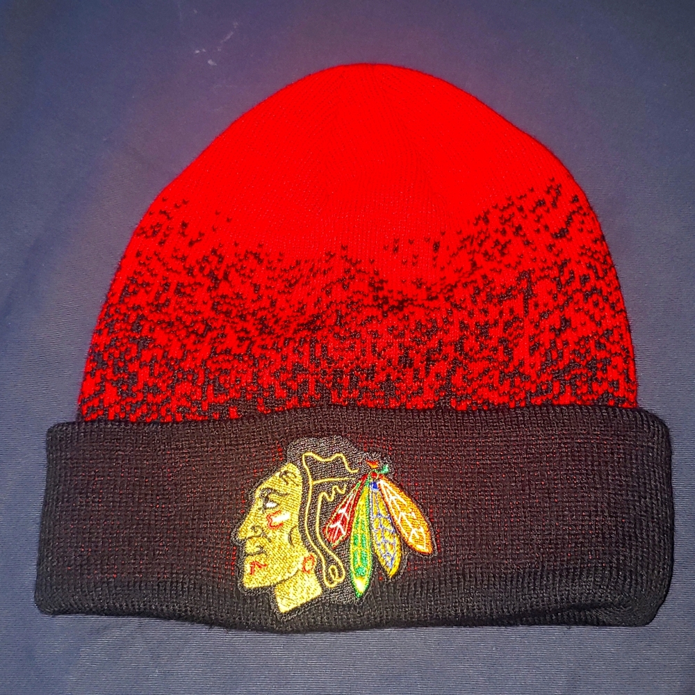 CHICAGO  BLACKHAWKS BEANIE HAT